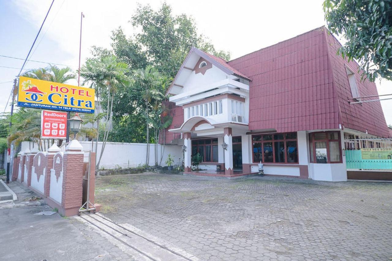 Hotel Reddoorz Near Kampus 3 Uty Yogyakarta Esterno foto