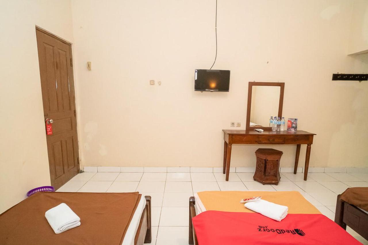 Hotel Reddoorz Near Kampus 3 Uty Yogyakarta Esterno foto